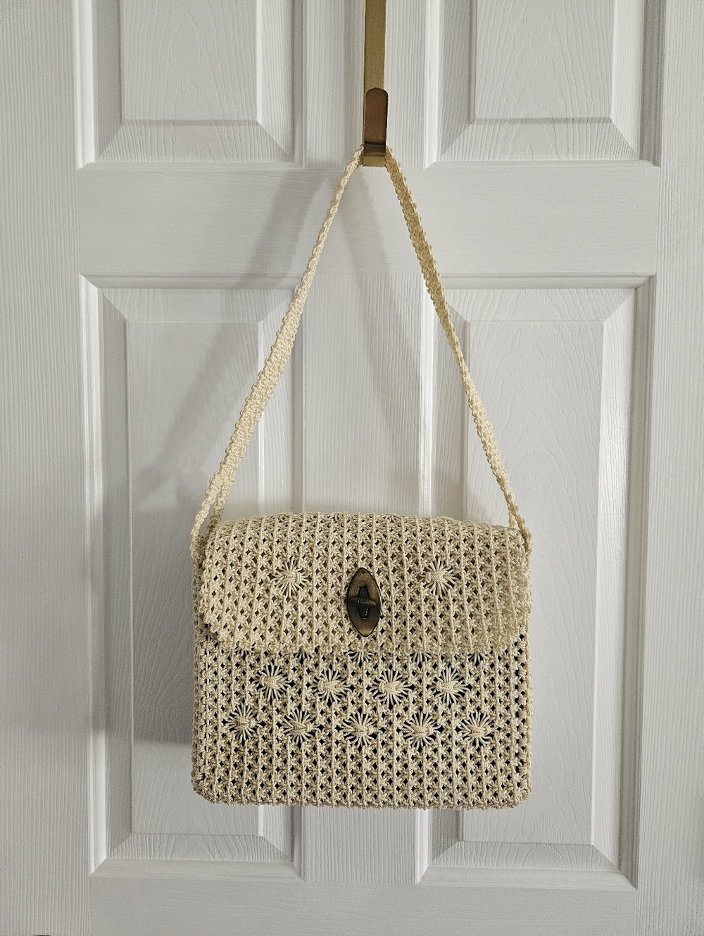 Vintage 70s/80s Woven Crochet Structured Shoulder Bag/Purse W/Brass Turnlock